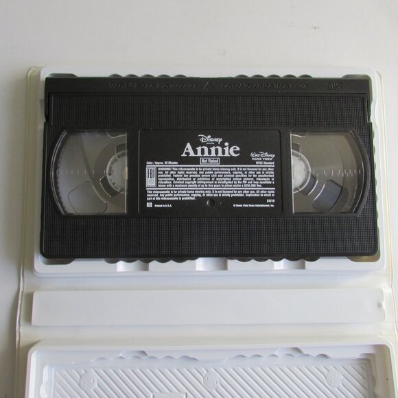 VHS Tapes - Annie grouping - Picture 5 of 10